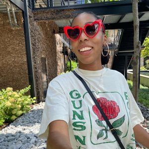 Meet your Posher, Olivia